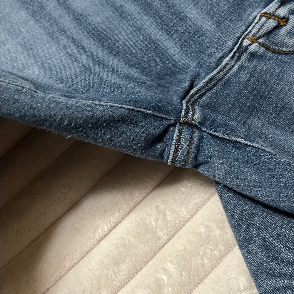 FRAME Le High Straight Jean | Size 26 - Picture 3 of 9